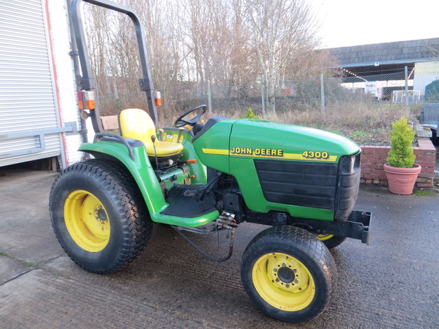 New and Used JOHN DEERE 4WD COMPACT TRACTOR 32HP SHUTTLE GEARBOX 3300 HRS V5 for sale across England, Scotland & Wales.